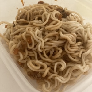 すぐできる　肉そぼろのせ中華麺　台湾風まぜそば